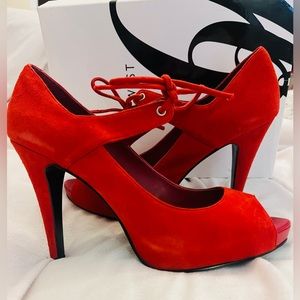 Red Suede Heels NW Papoose 8M in BOX Worn Once HOT Stilettos Pumps EUC